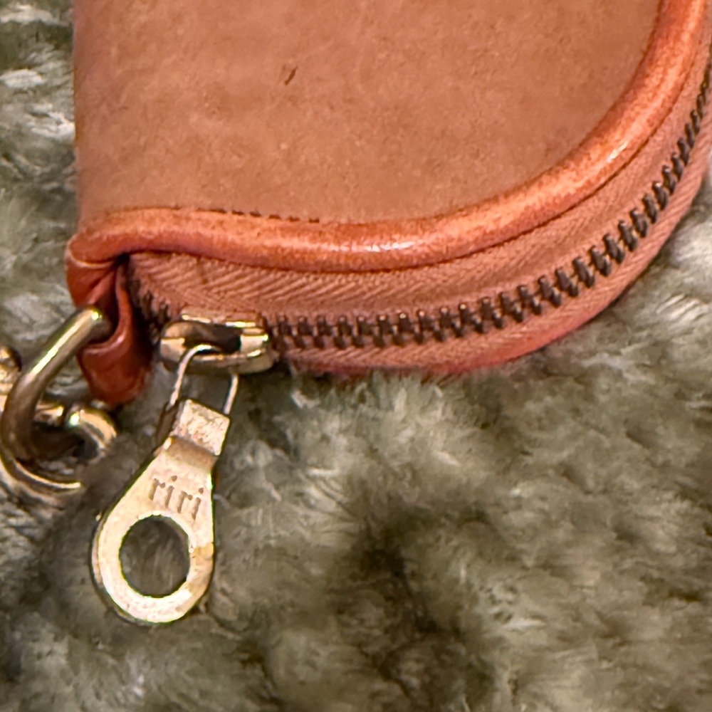 Dooney and Bourke coin purse - Picture 6 of 9